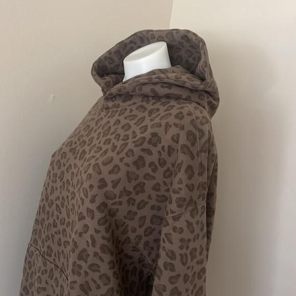 (NWT) Abercrombie & Fitch Men’s Essential Popover Hoodie Animal Print, Medium - Picture 12 of 16